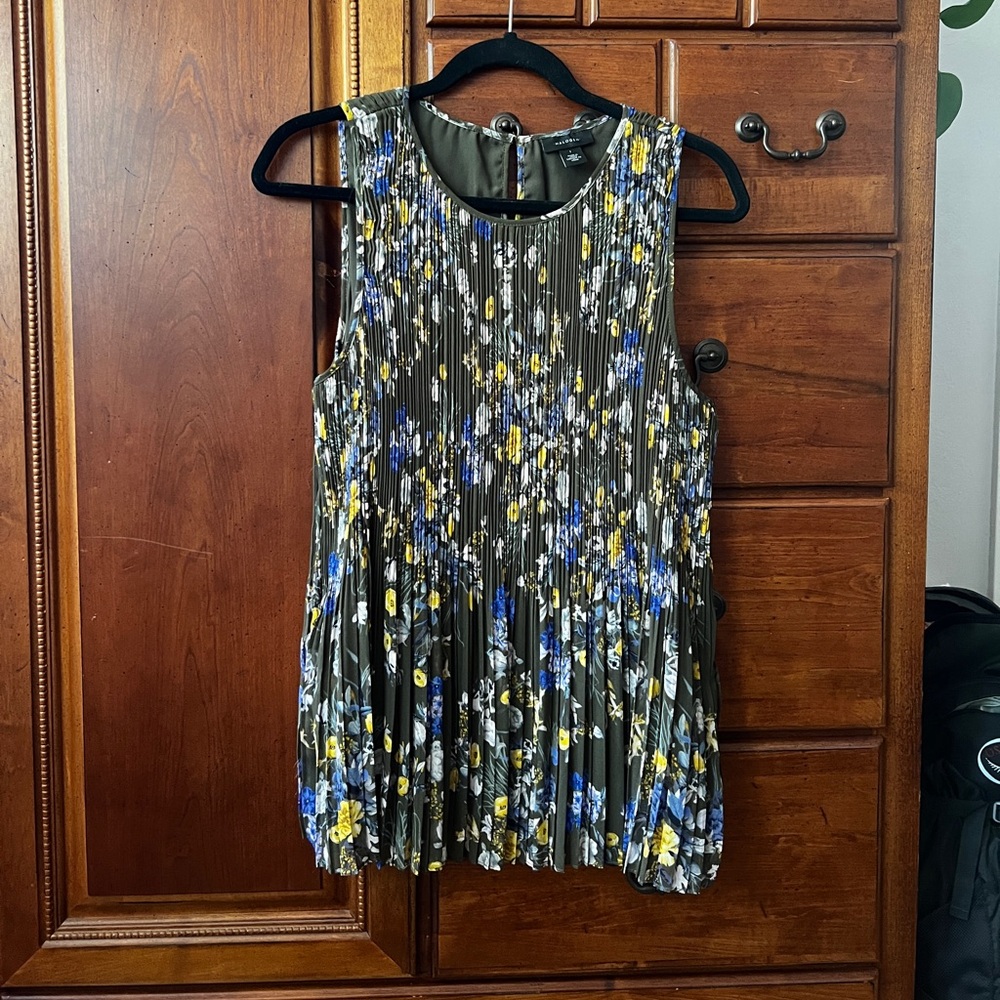 New without tags! Lovely floral print tank